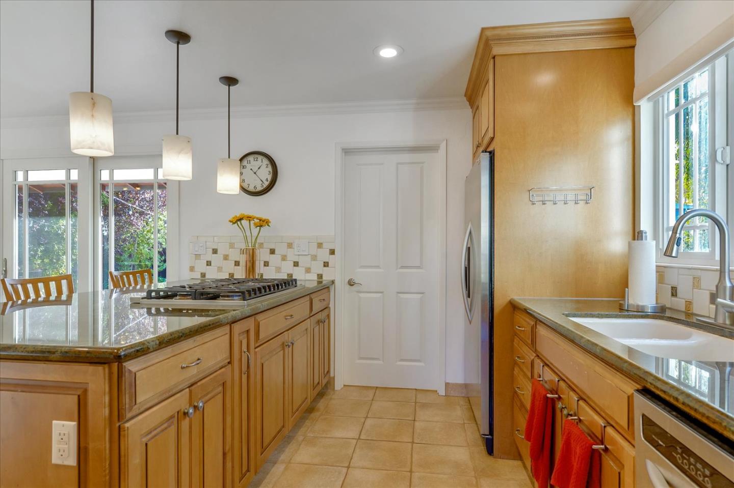 Detail Gallery Image 11 of 32 For 1640 Kentfield Ave, Redwood City,  CA 94061 - 3 Beds | 2 Baths