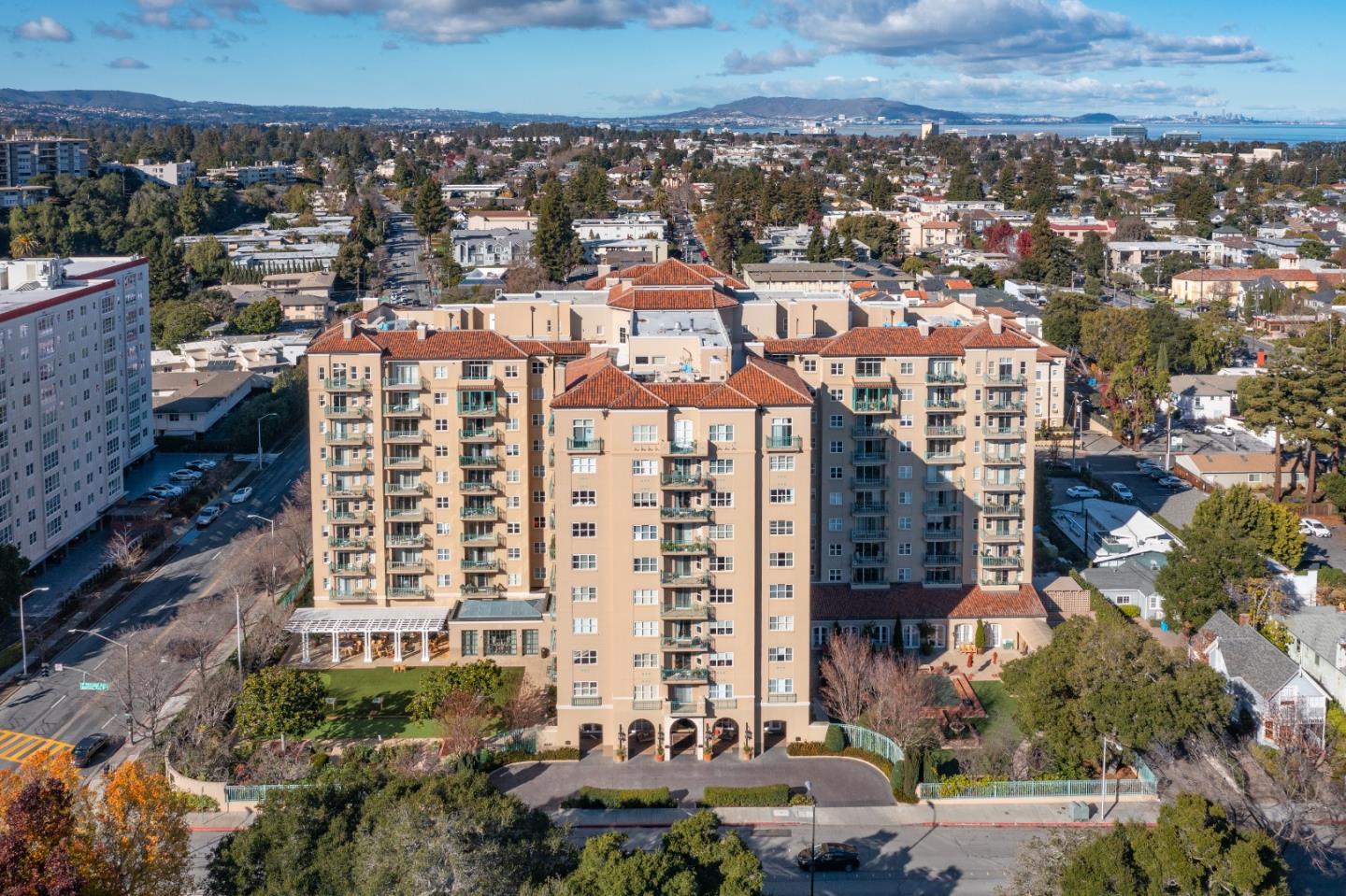Detail Gallery Image 2 of 13 For 1 Baldwin Ave #410,  San Mateo,  CA 94401 - 2 Beds | 2 Baths