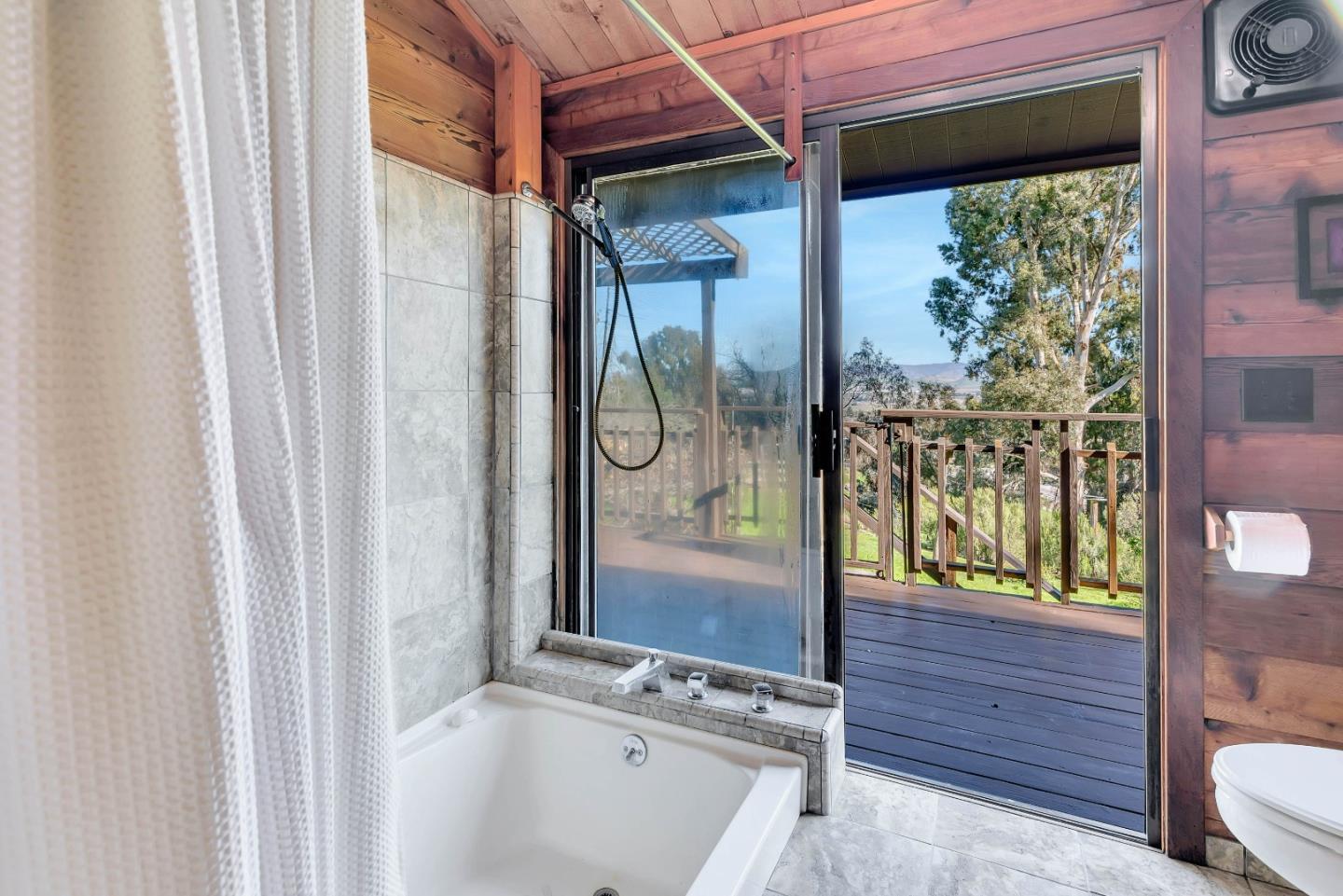 Detail Gallery Image 14 of 40 For 51280 Pine Canyon Rd, King City,  CA 93930 - 3 Beds | 2 Baths
