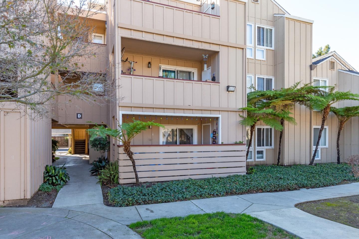 Detail Gallery Image 1 of 1 For 147 Monte Verano Ct, San Jose,  CA 95116 - 2 Beds | 1 Baths