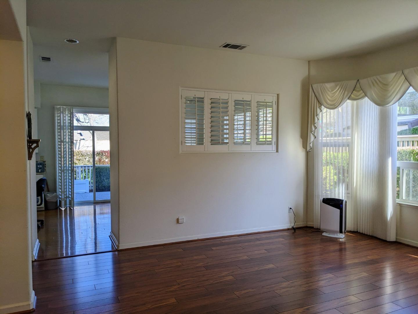 Detail Gallery Image 7 of 42 For 2042 Folle Blanche Dr, San Jose,  CA 95135 - 3 Beds | 3 Baths