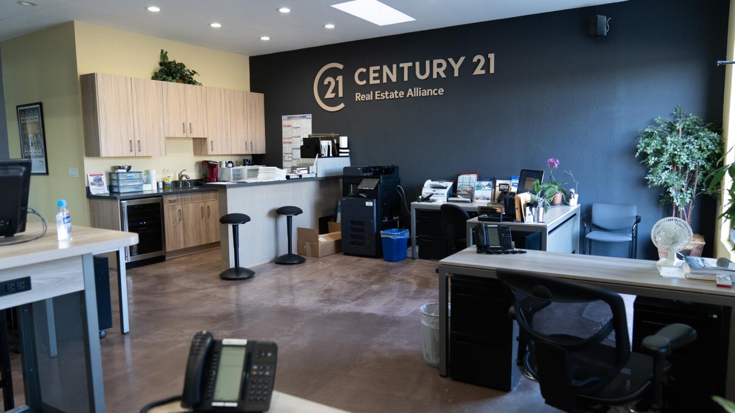 Detail Gallery Image 4 of 10 For 1216 El Camino Real, San Carlos,  CA 94070 - – Beds | – Baths