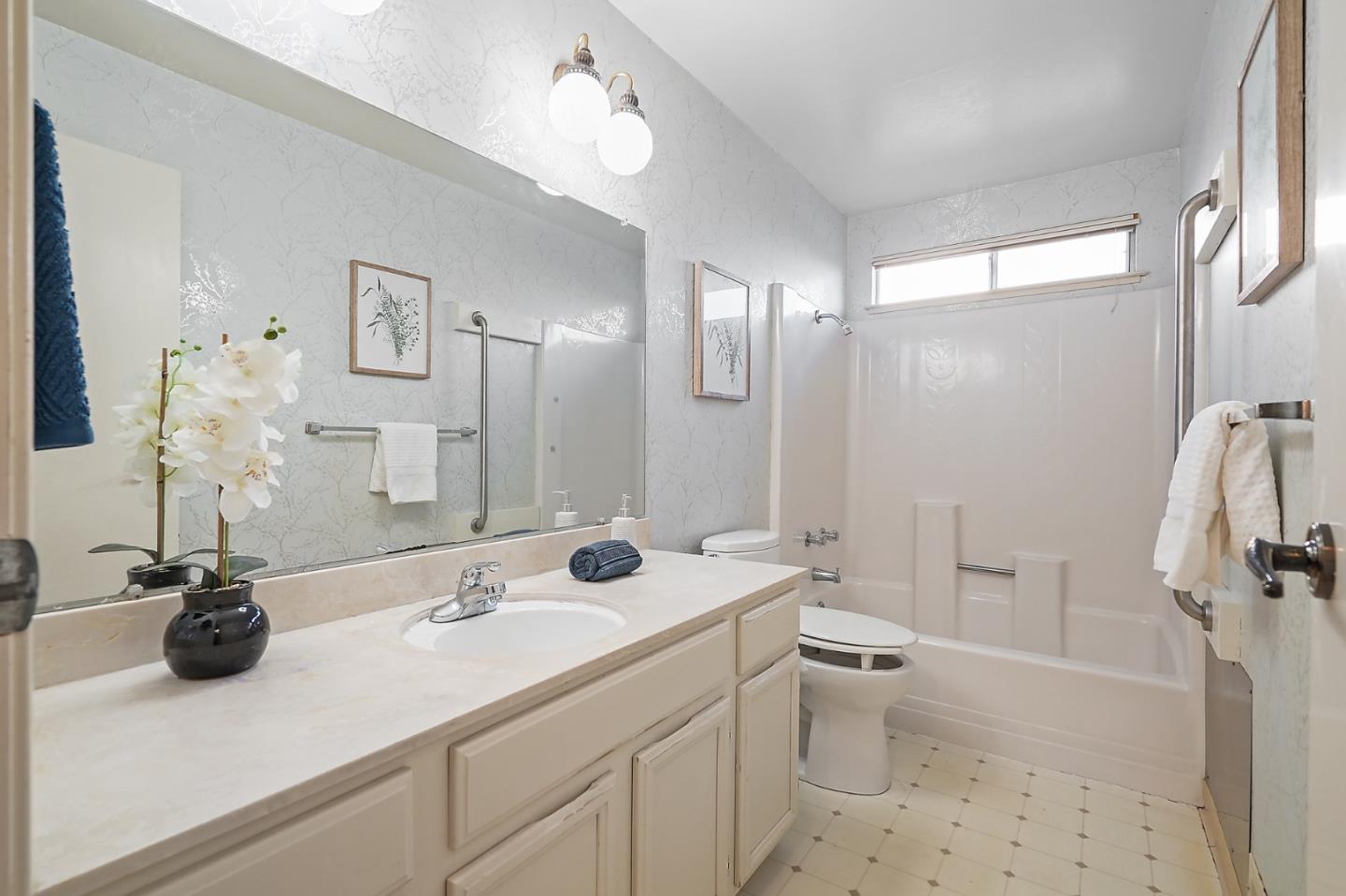 Detail Gallery Image 12 of 20 For 11 Parkridge Ct, Belmont,  CA 94002 - 3 Beds | 2 Baths