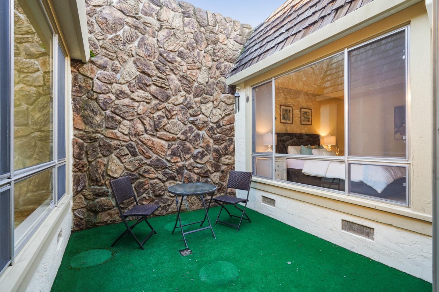 Detail Gallery Image 15 of 20 For 11 Parkridge Ct, Belmont,  CA 94002 - 3 Beds | 2 Baths