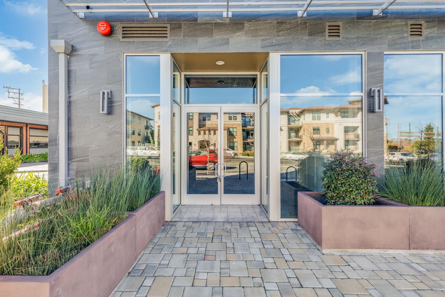 Detail Gallery Image 4 of 44 For 520 El Camino Real #203,  San Carlos,  CA 94070 - 2 Beds | 2 Baths