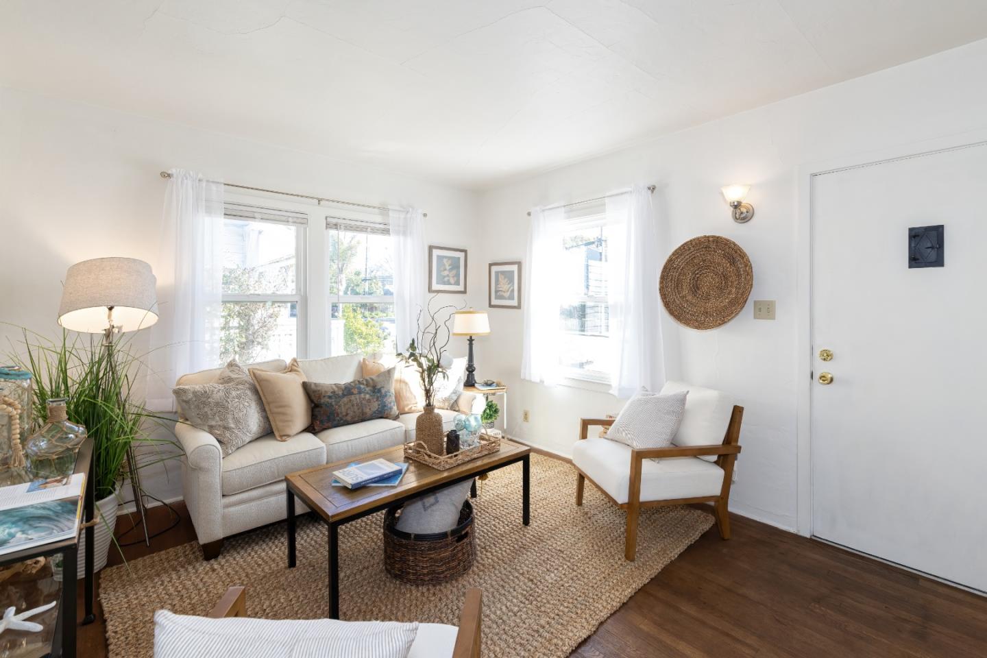 Detail Gallery Image 8 of 30 For 151 Marine Parade, Santa Cruz,  CA 95062 - – Beds | – Baths