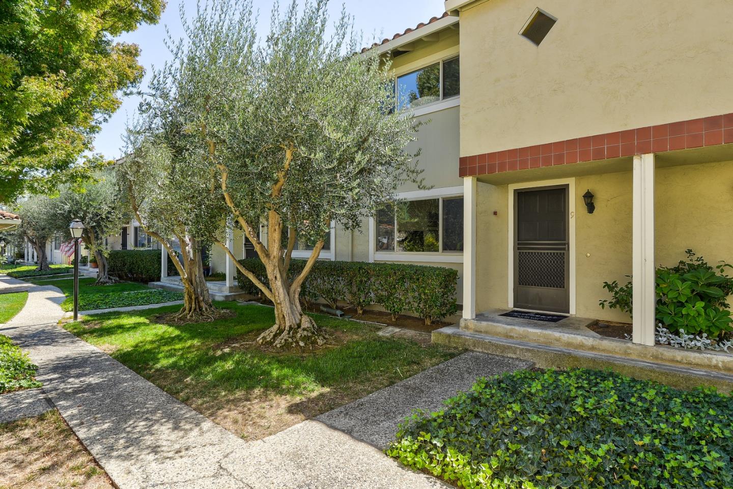 Detail Gallery Image 1 of 1 For 436 Sierra Vista Ave #9,  Mountain View,  CA 94043 - 2 Beds | 2/1 Baths