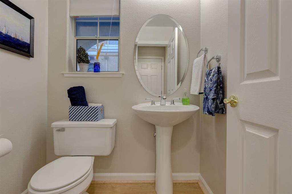 Detail Gallery Image 11 of 23 For 207 Moresby Ln, Redwood City,  CA 94063 - 3 Beds | 2/1 Baths