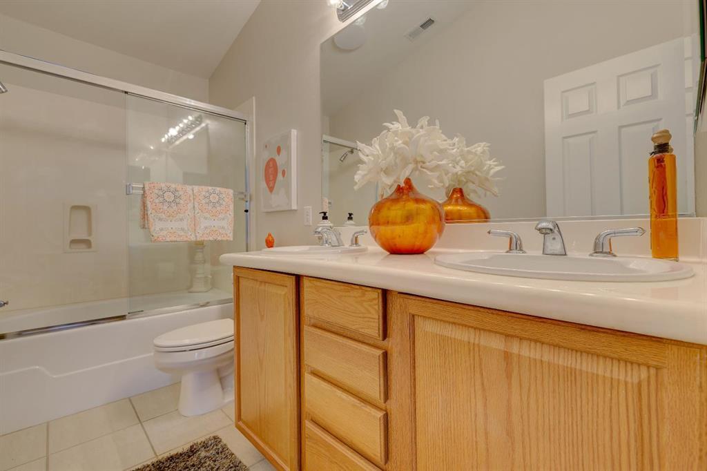 Detail Gallery Image 13 of 23 For 207 Moresby Ln, Redwood City,  CA 94063 - 3 Beds | 2/1 Baths