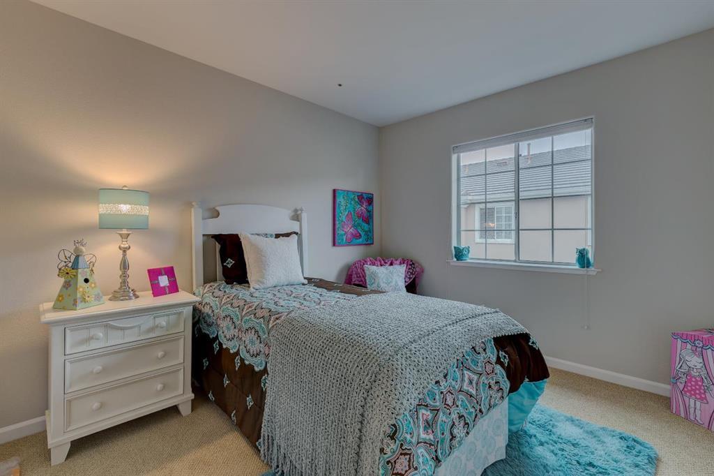 Detail Gallery Image 14 of 23 For 207 Moresby Ln, Redwood City,  CA 94063 - 3 Beds | 2/1 Baths