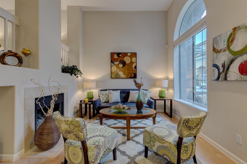 Detail Gallery Image 3 of 23 For 207 Moresby Ln, Redwood City,  CA 94063 - 3 Beds | 2/1 Baths