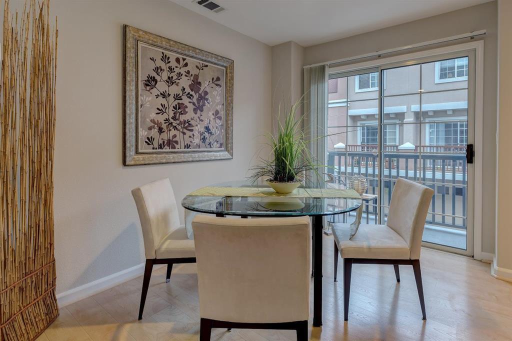 Detail Gallery Image 8 of 23 For 207 Moresby Ln, Redwood City,  CA 94063 - 3 Beds | 2/1 Baths