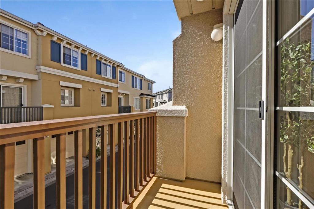 Detail Gallery Image 9 of 23 For 207 Moresby Ln, Redwood City,  CA 94063 - 3 Beds | 2/1 Baths