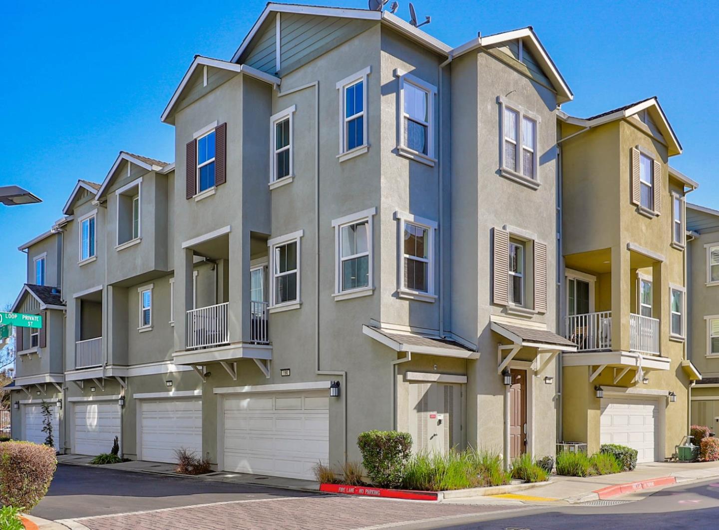 Detail Gallery Image 1 of 1 For 190 Fable Ct, Mountain View,  CA 94043 - 2 Beds | 2/1 Baths