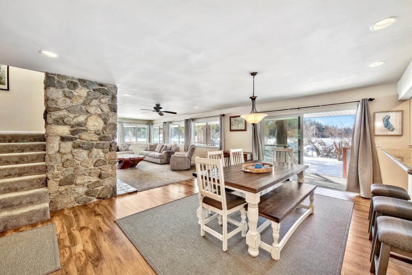 Detail Gallery Image 17 of 48 For 2861 Oakland Ave, South Lake Tahoe,  CA 96150 - 7 Beds | 4 Baths