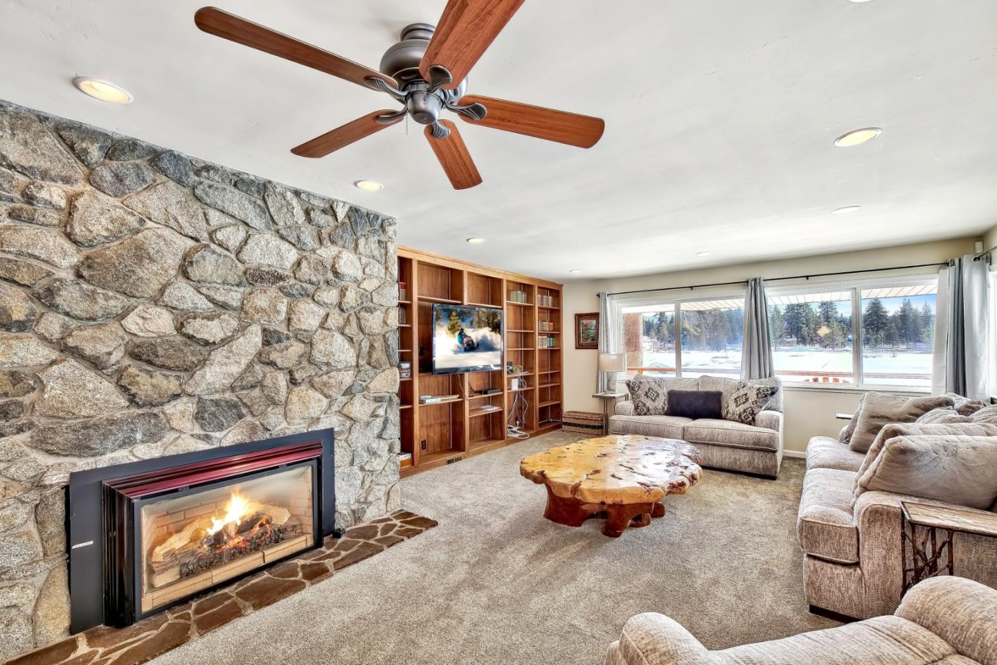 Detail Gallery Image 19 of 48 For 2861 Oakland Ave, South Lake Tahoe,  CA 96150 - 7 Beds | 4 Baths