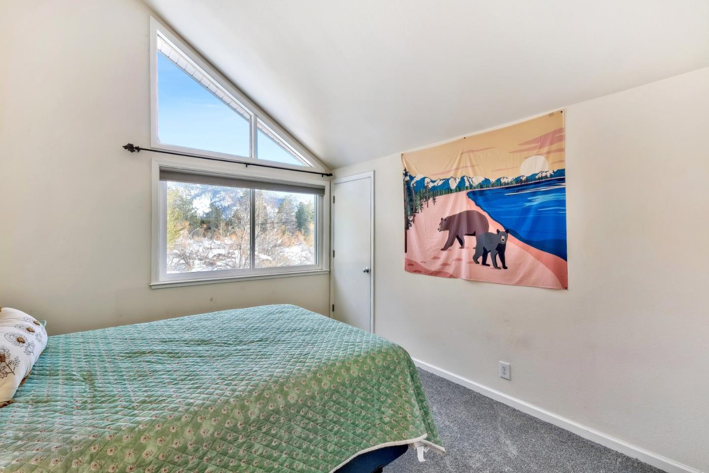 Detail Gallery Image 30 of 48 For 2861 Oakland Ave, South Lake Tahoe,  CA 96150 - 7 Beds | 4 Baths