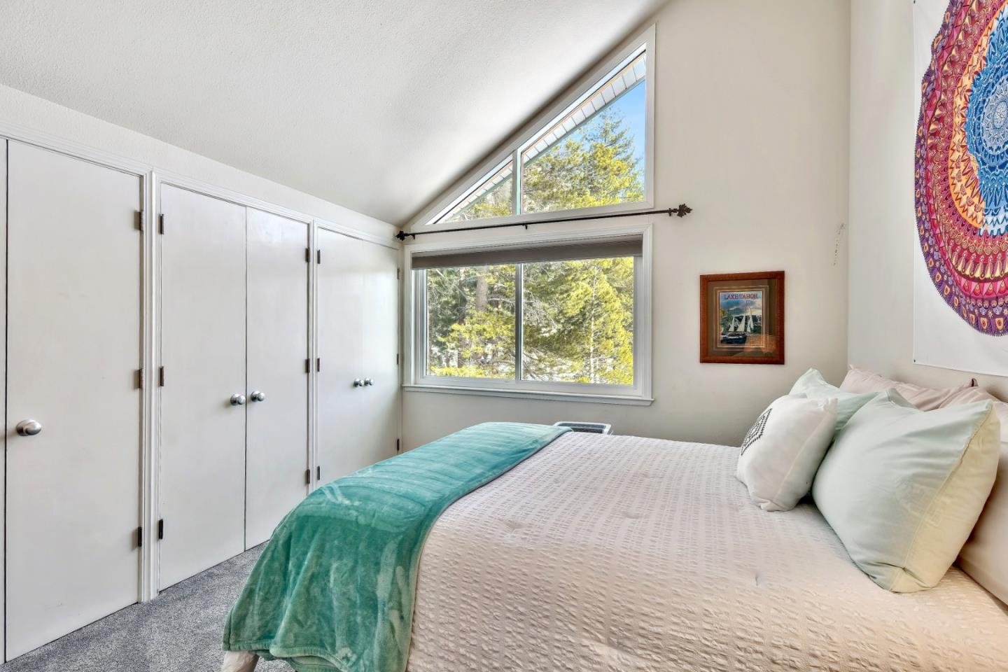 Detail Gallery Image 32 of 48 For 2861 Oakland Ave, South Lake Tahoe,  CA 96150 - 7 Beds | 4 Baths