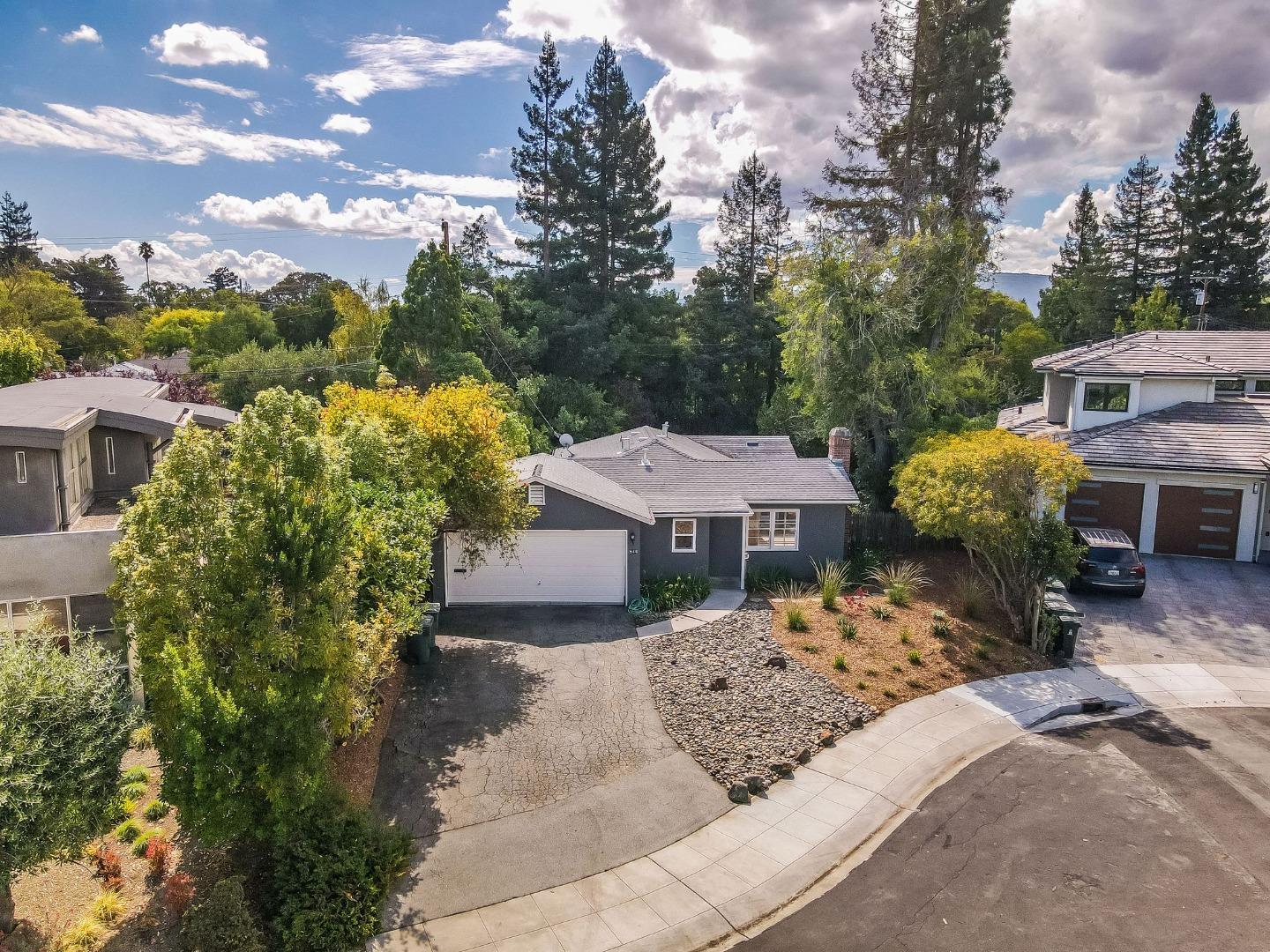Detail Gallery Image 2 of 28 For 846 Bruce Dr, Palo Alto,  CA 94303 - 2 Beds | 2 Baths