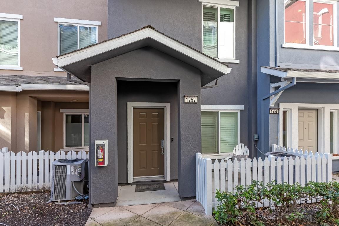 Detail Gallery Image 1 of 1 For 1252 Chiapas Ter, San Jose,  CA 95126 - 2 Beds | 2/1 Baths