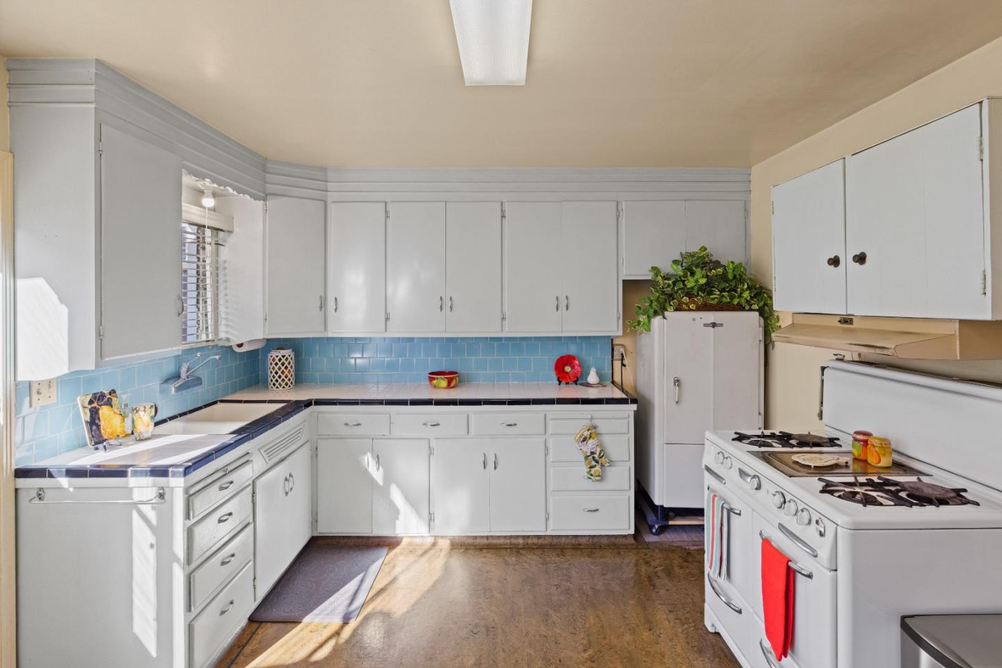 Detail Gallery Image 10 of 50 For 163 Sloat Ave, Pacific Grove,  CA 93950 - 3 Beds | 1 Baths