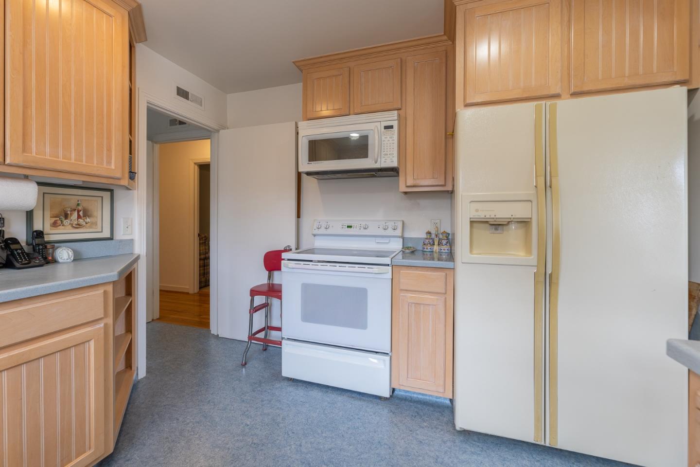 Detail Gallery Image 9 of 13 For 194 Riker Ter, Salinas,  CA 93901 - 3 Beds | 2 Baths