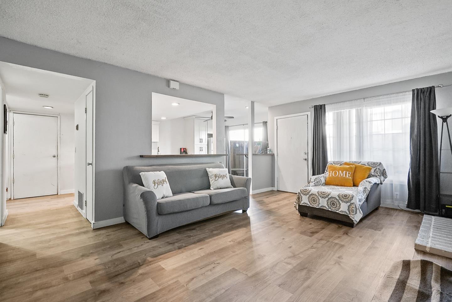 Detail Gallery Image 3 of 22 For 2963 Rose Ave, San Jose,  CA 95127 - 2 Beds | 1/1 Baths