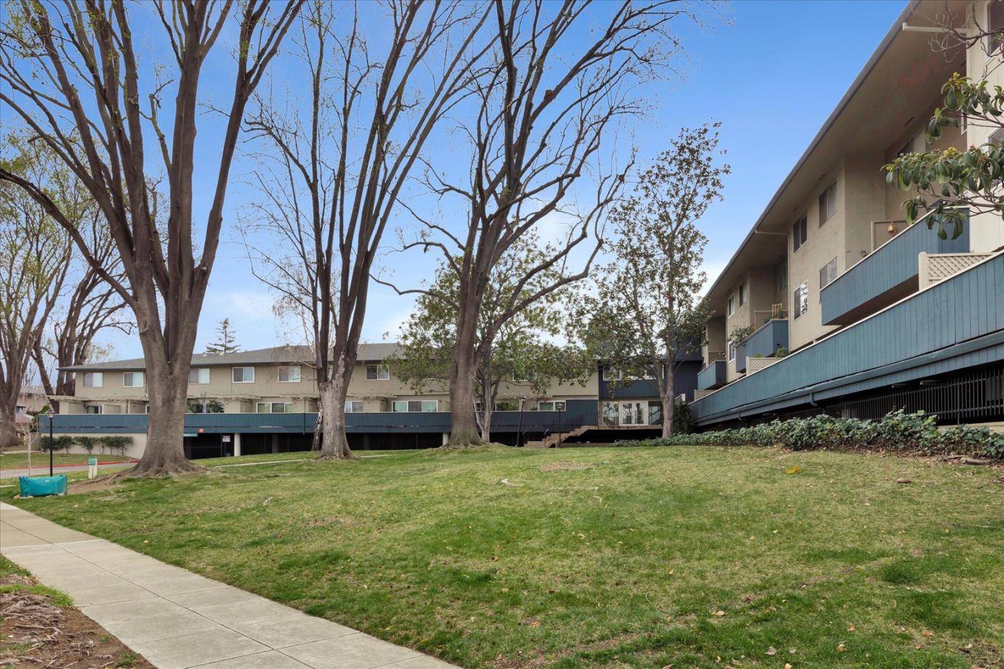 Detail Gallery Image 1 of 1 For 7150 Rainbow Dr #18,  San Jose,  CA 95129 - 3 Beds | 2/1 Baths