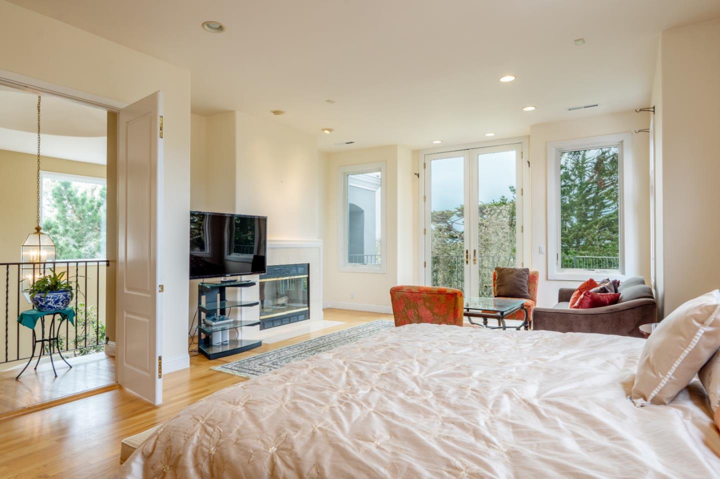 Detail Gallery Image 20 of 43 For 1041 San Carlos Rd, Pebble Beach,  CA 93953 - 3 Beds | 3/1 Baths