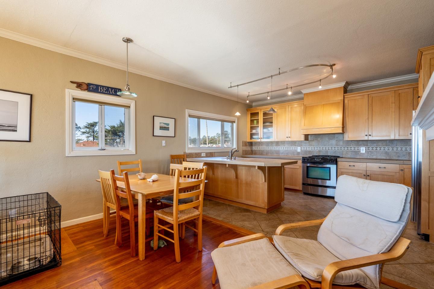 Detail Gallery Image 11 of 24 For 1703 E Cliff Dr, Santa Cruz,  CA 95062 - 9 Beds | 5 Baths
