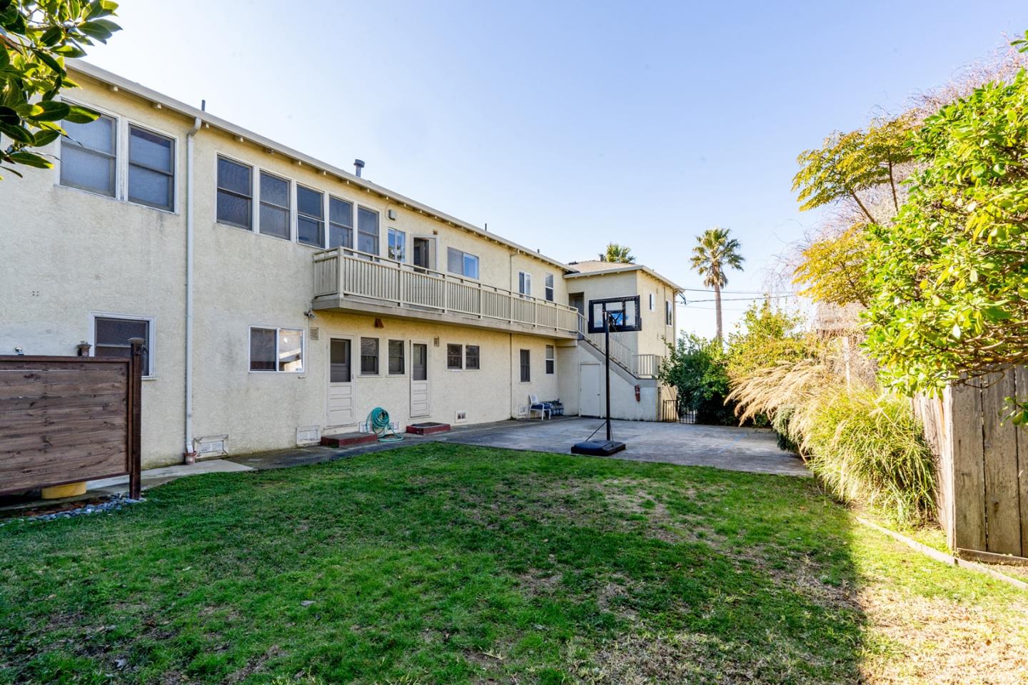 Detail Gallery Image 21 of 24 For 1703 E Cliff Dr, Santa Cruz,  CA 95062 - 9 Beds | 5 Baths