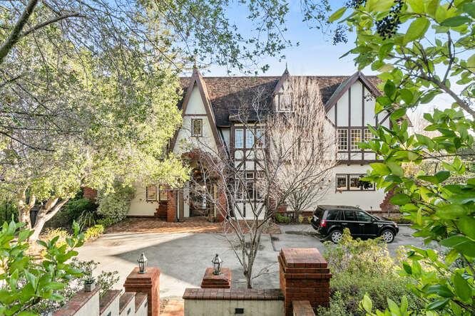 Detail Gallery Image 1 of 67 For 446 El Arroyo Rd, Hillsborough,  CA 94010 - 6 Beds | 7/1 Baths