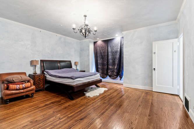 Detail Gallery Image 29 of 67 For 446 El Arroyo Rd, Hillsborough,  CA 94010 - 6 Beds | 7/1 Baths