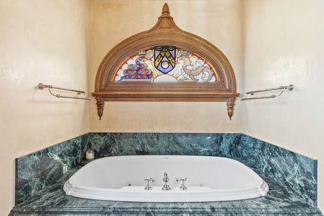 Detail Gallery Image 36 of 67 For 446 El Arroyo Rd, Hillsborough,  CA 94010 - 6 Beds | 7/1 Baths