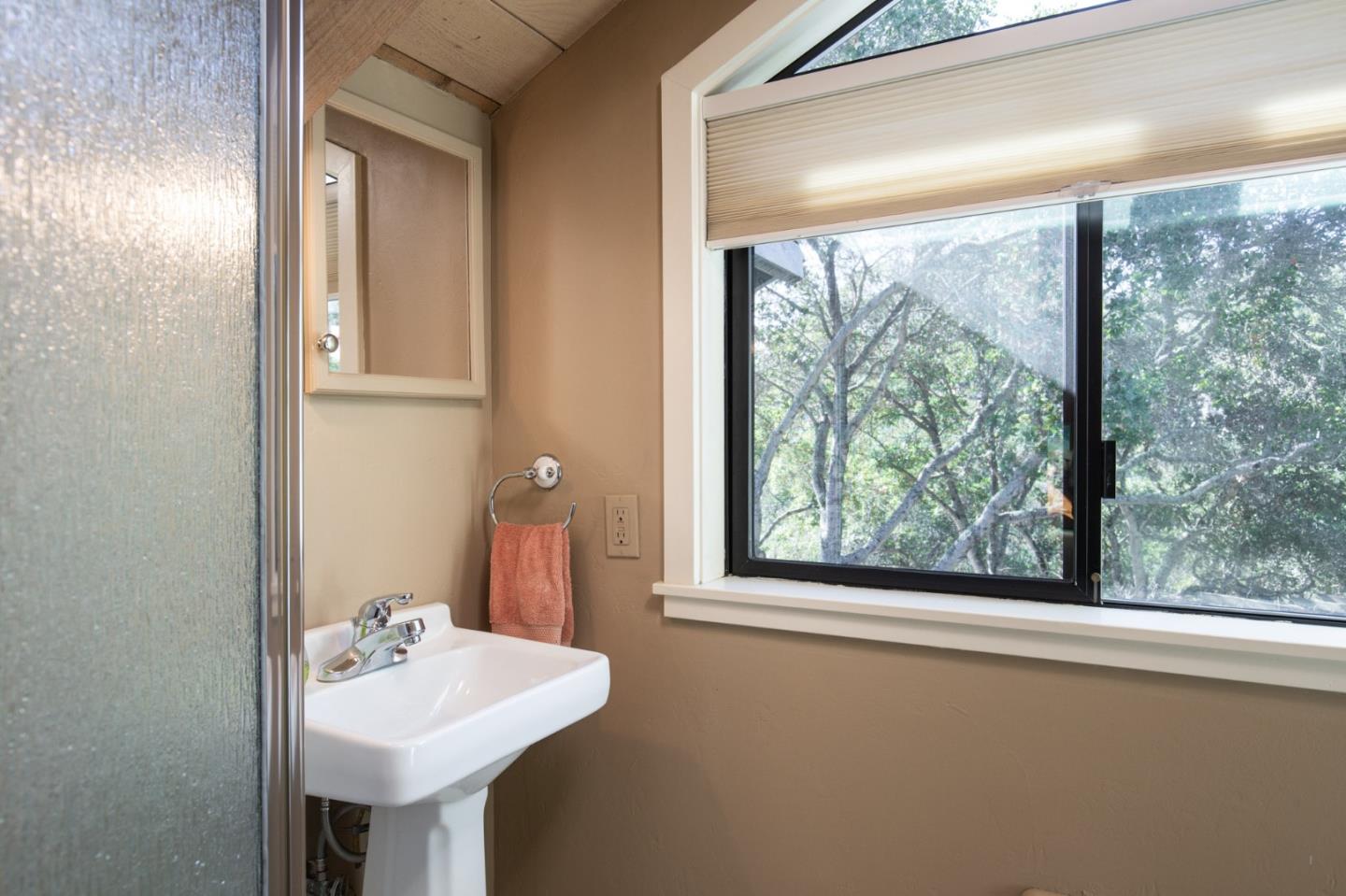 Detail Gallery Image 23 of 36 For 401 El Caminito, Carmel Valley,  CA 93924 - 2 Beds | 3 Baths