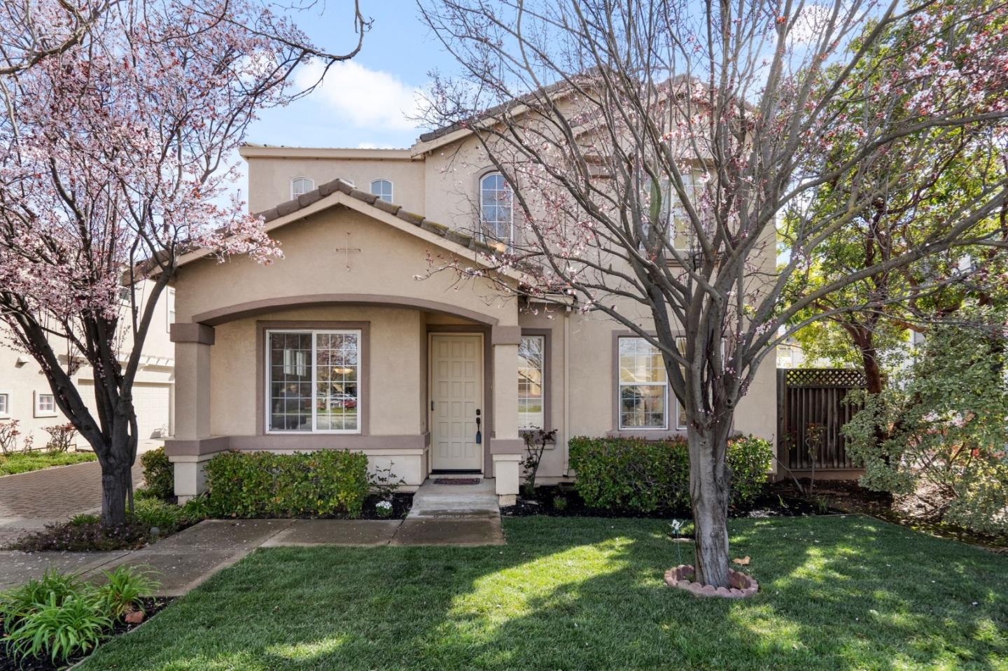 Detail Gallery Image 1 of 1 For 5238 Union Ave, San Jose,  CA 95124 - 4 Beds | 2/1 Baths