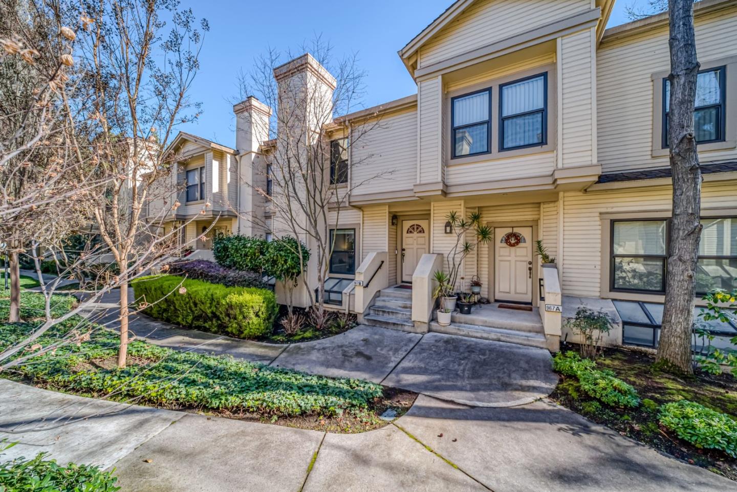 Detail Gallery Image 1 of 1 For 967 La Mesa Ter #B,  Sunnyvale,  CA 94086 - 3 Beds | 2/1 Baths