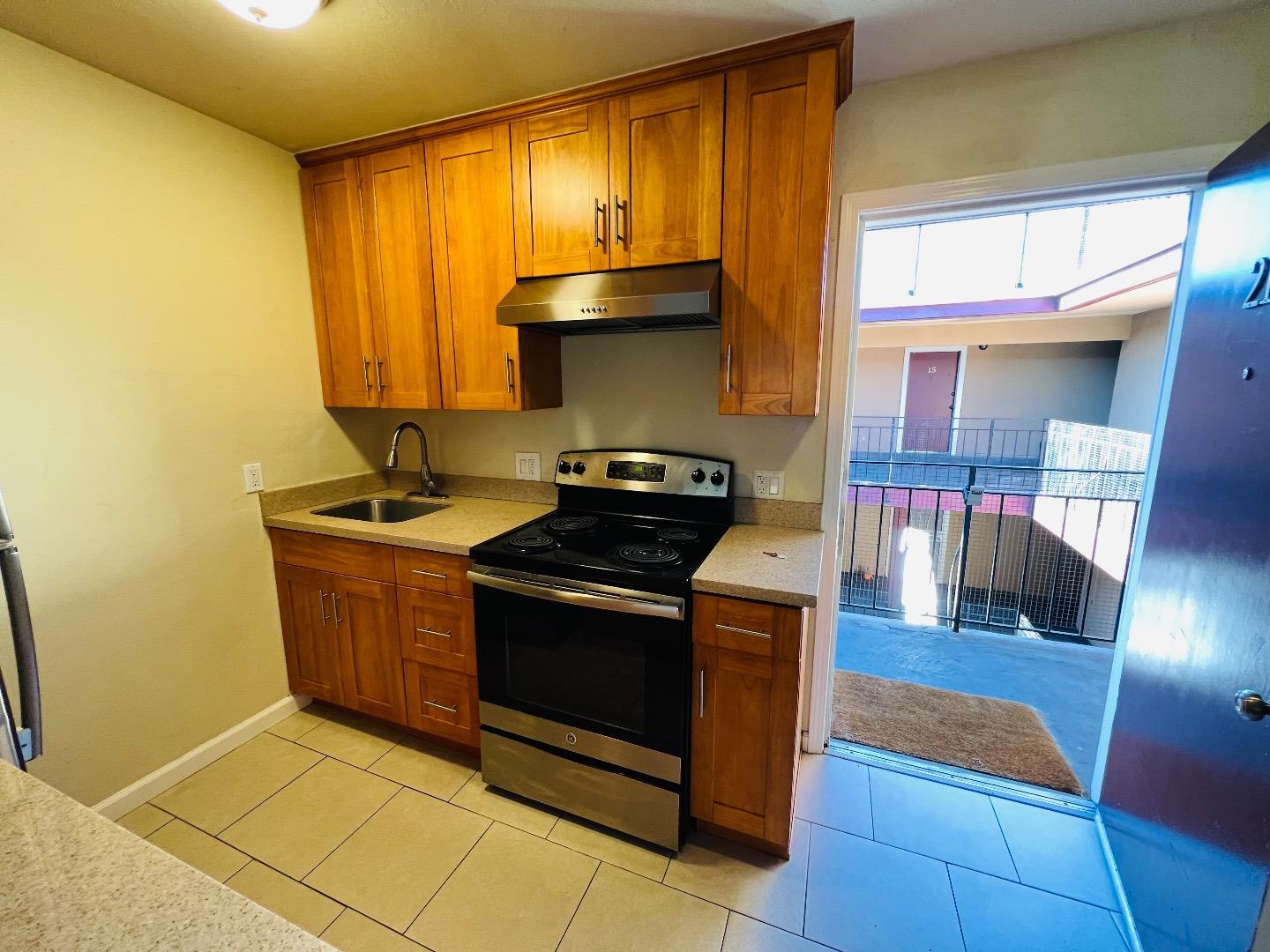 Detail Gallery Image 1 of 1 For 348 4th Ave #21,  Redwood City,  CA 94063 - 1 Beds | 1 Baths