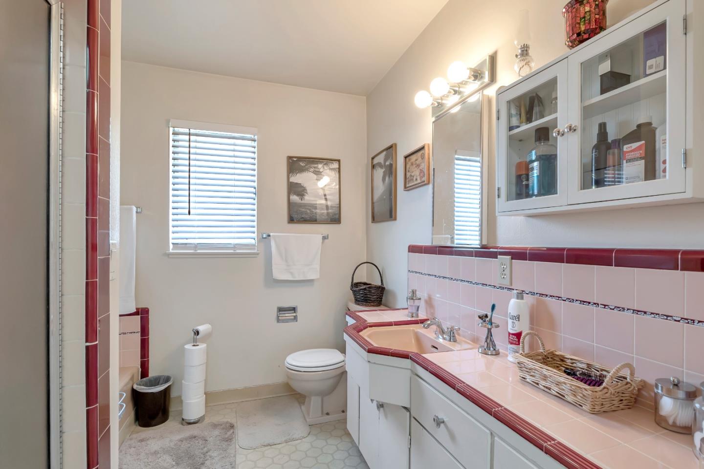 Detail Gallery Image 10 of 26 For 2085 Lynnhaven Dr, San Jose,  CA 95128 - 4 Beds | 2/1 Baths