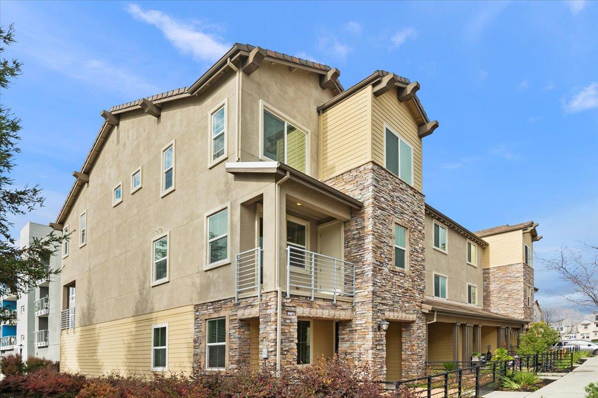 Detail Gallery Image 1 of 1 For 6041 Sunstone Dr, San Jose,  CA 95123 - 4 Beds | 3/1 Baths