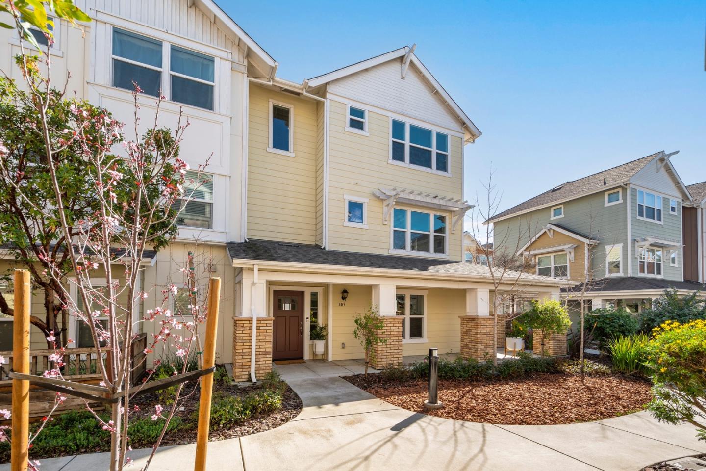 Detail Gallery Image 1 of 1 For 403 S Hummingbird Ln, San Mateo,  CA 94402 - 2 Beds | 2/1 Baths