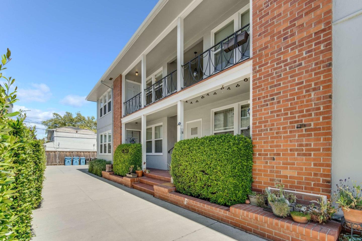 Detail Gallery Image 1 of 11 For 1130 Paloma Ave #4,  Burlingame,  CA 94010 - 1 Beds | 1 Baths