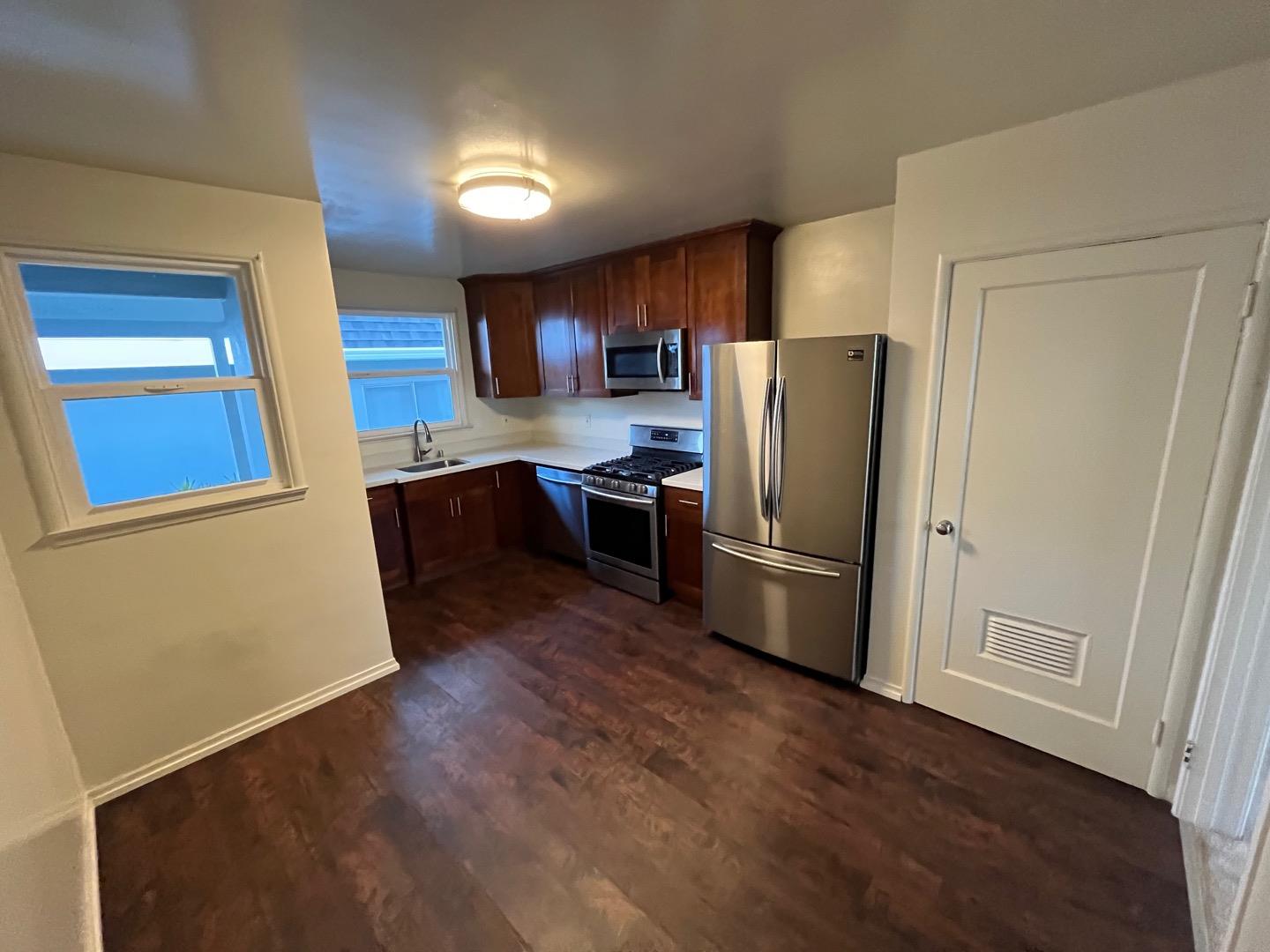 Detail Gallery Image 6 of 11 For 1130 Paloma Ave #4,  Burlingame,  CA 94010 - 1 Beds | 1 Baths