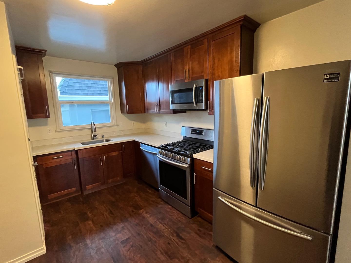 Detail Gallery Image 7 of 11 For 1130 Paloma Ave #4,  Burlingame,  CA 94010 - 1 Beds | 1 Baths