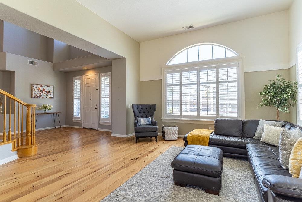 Detail Gallery Image 11 of 93 For 1232 Brook View Ct, Hollister,  CA 95023 - 5 Beds | 3/1 Baths