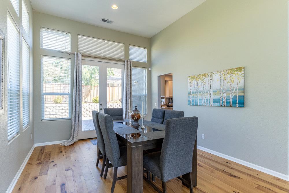Detail Gallery Image 14 of 93 For 1232 Brook View Ct, Hollister,  CA 95023 - 5 Beds | 3/1 Baths