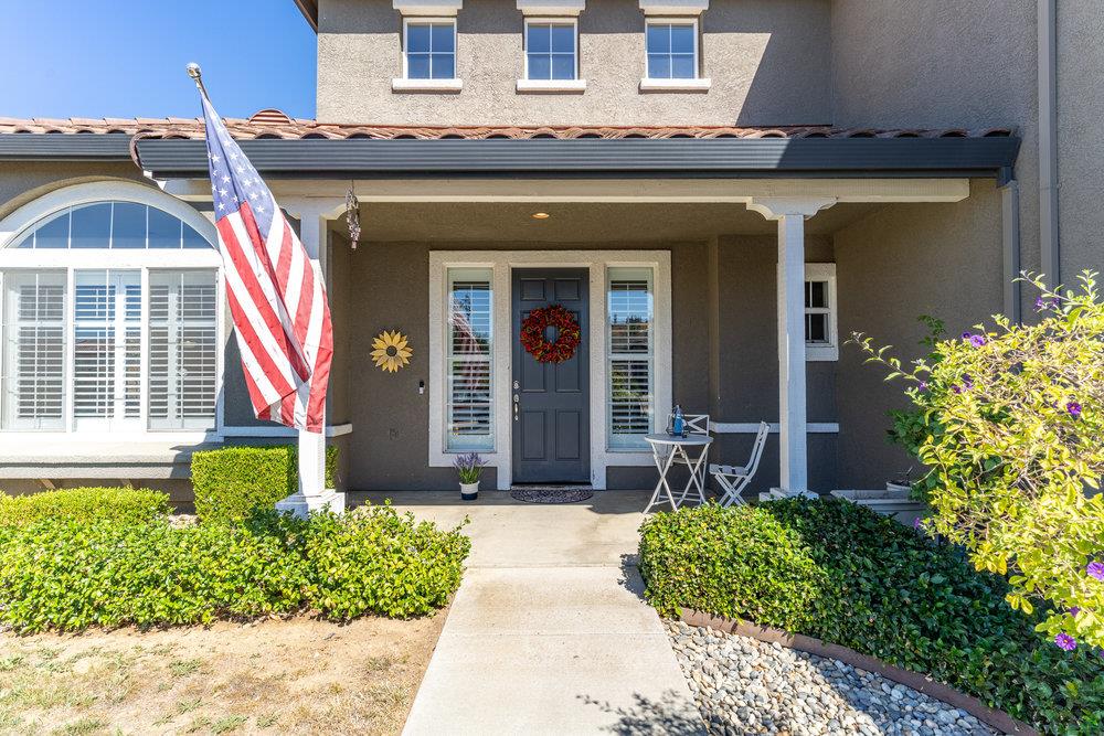 Detail Gallery Image 4 of 93 For 1232 Brook View Ct, Hollister,  CA 95023 - 5 Beds | 3/1 Baths