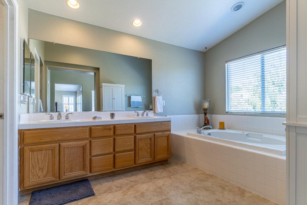 Detail Gallery Image 45 of 93 For 1232 Brook View Ct, Hollister,  CA 95023 - 5 Beds | 3/1 Baths