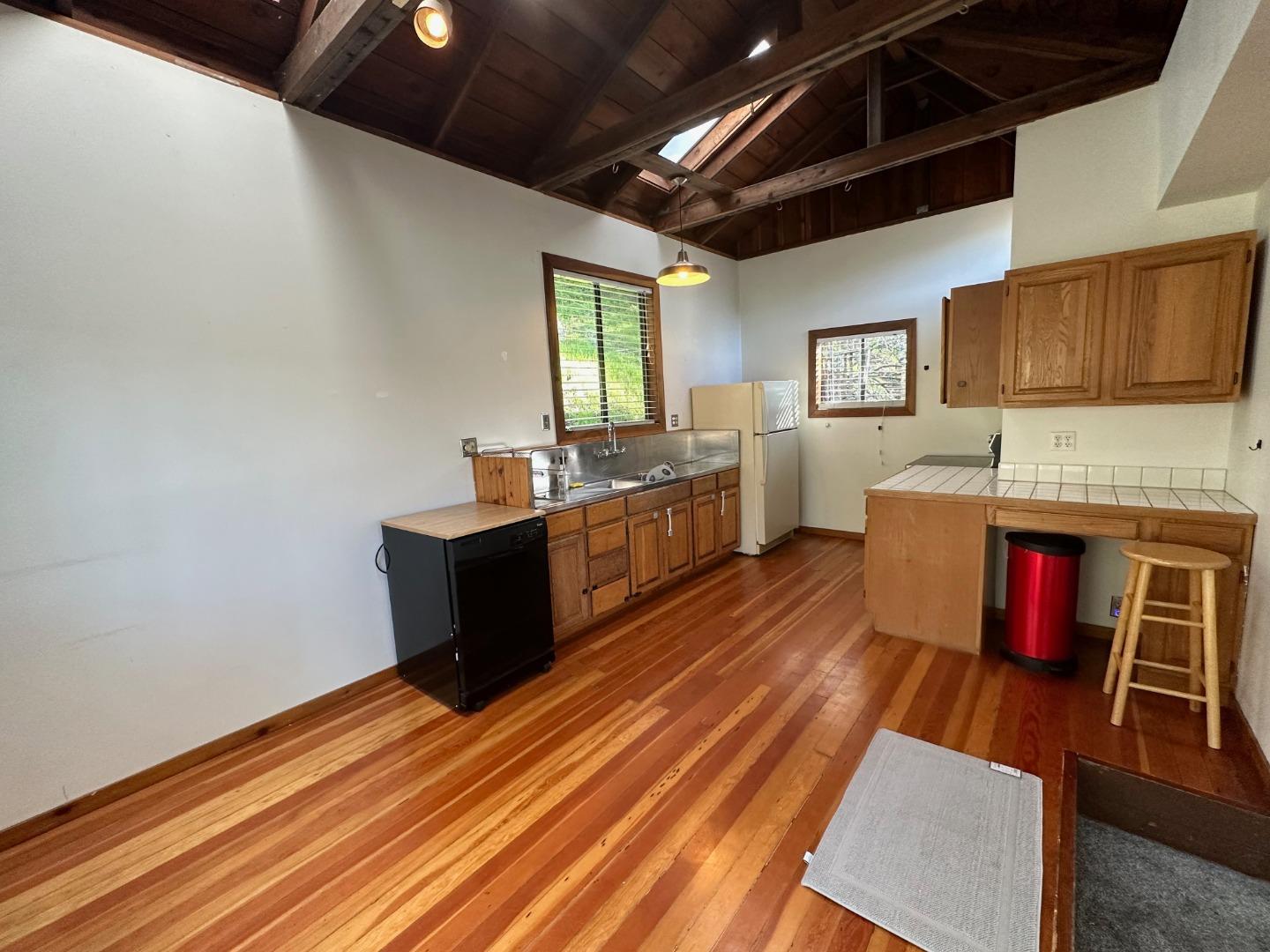 Detail Gallery Image 16 of 29 For 263 Ferndale Way, Redwood City,  CA 94062 - 3 Beds | 1 Baths