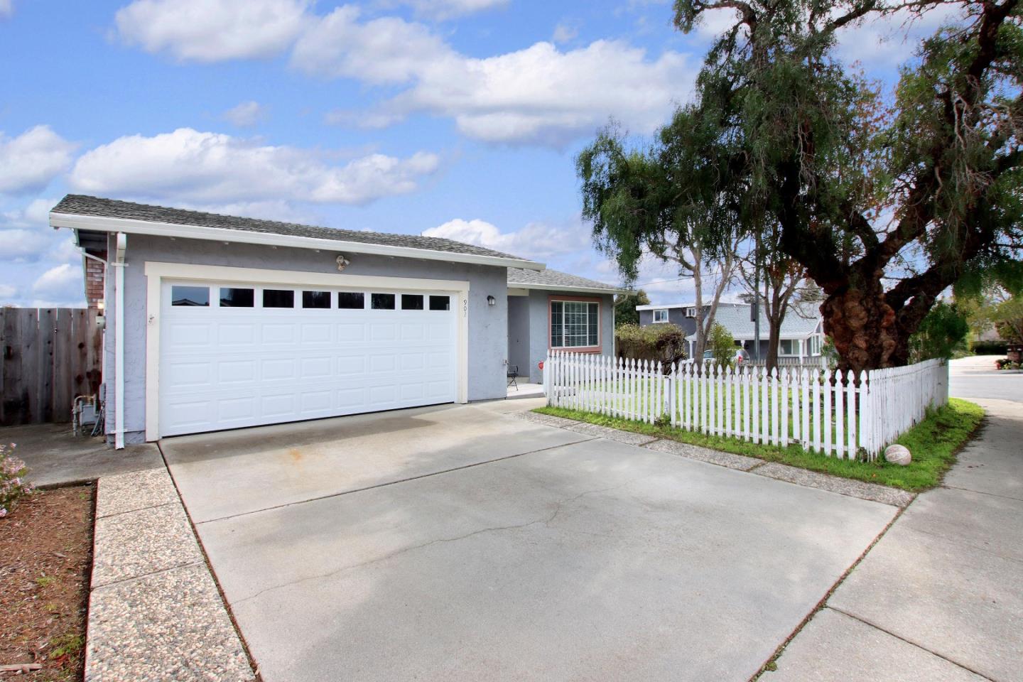 Detail Gallery Image 1 of 1 For 902 Pellegrini St, Santa Cruz,  CA 95062 - 3 Beds | 2 Baths